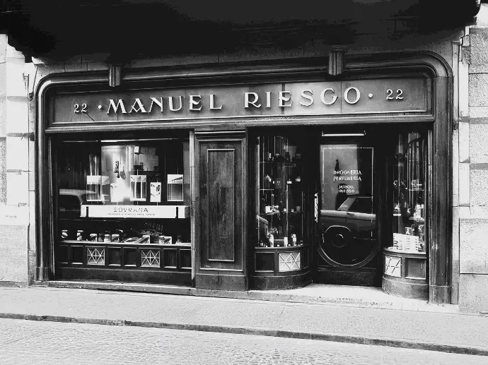 Imagen fachada tienda Manuel Riesgo
