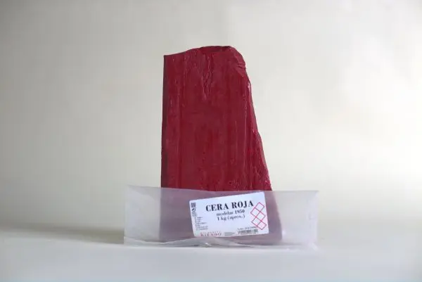 Cera roja de modelar abierta.webp